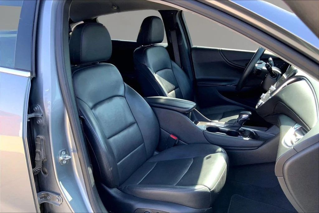 Used 2023 Sterling Gray Metallic Chevrolet LT image 7