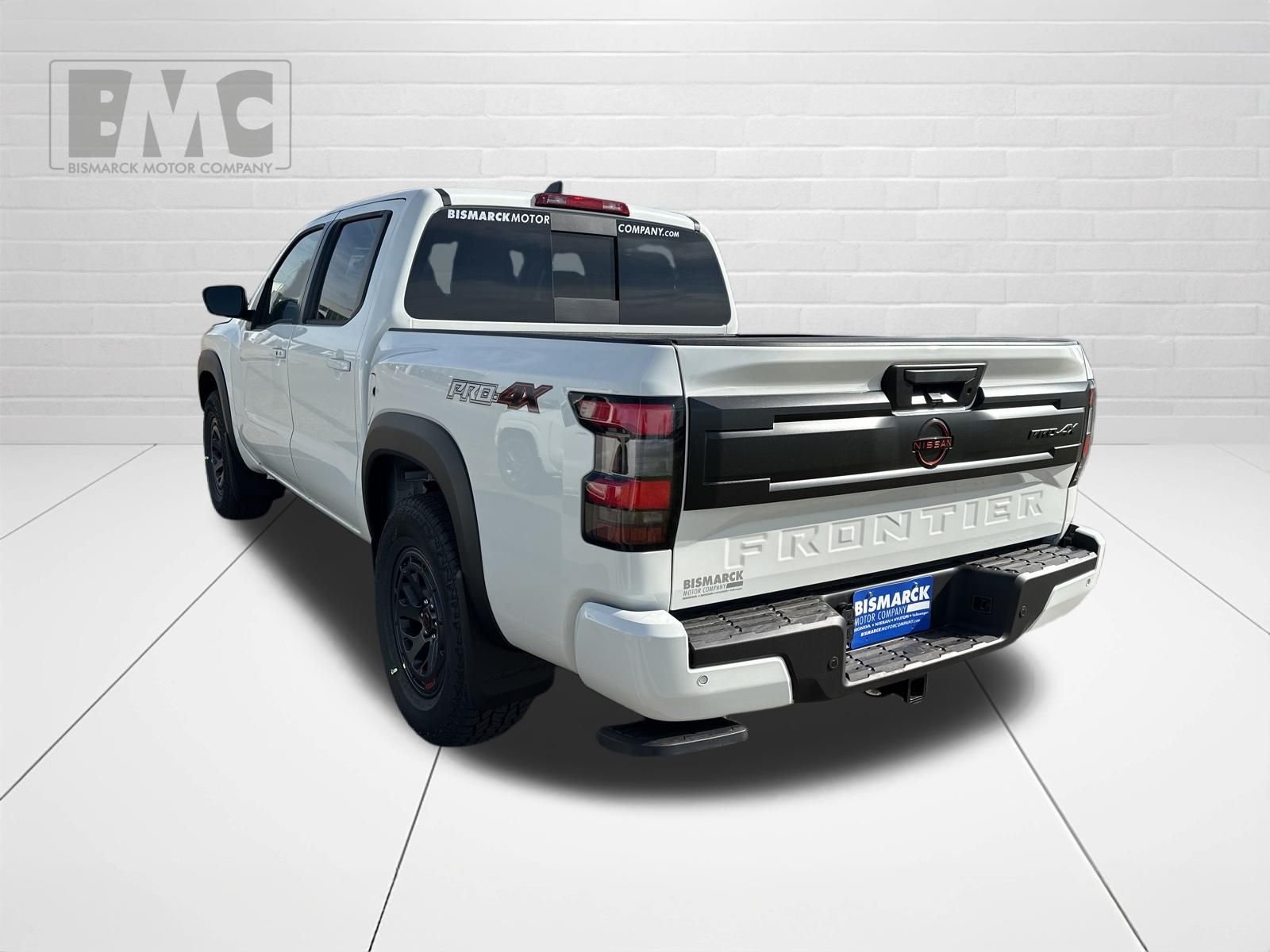 New 2026 White Nissan PRO-4X image 4