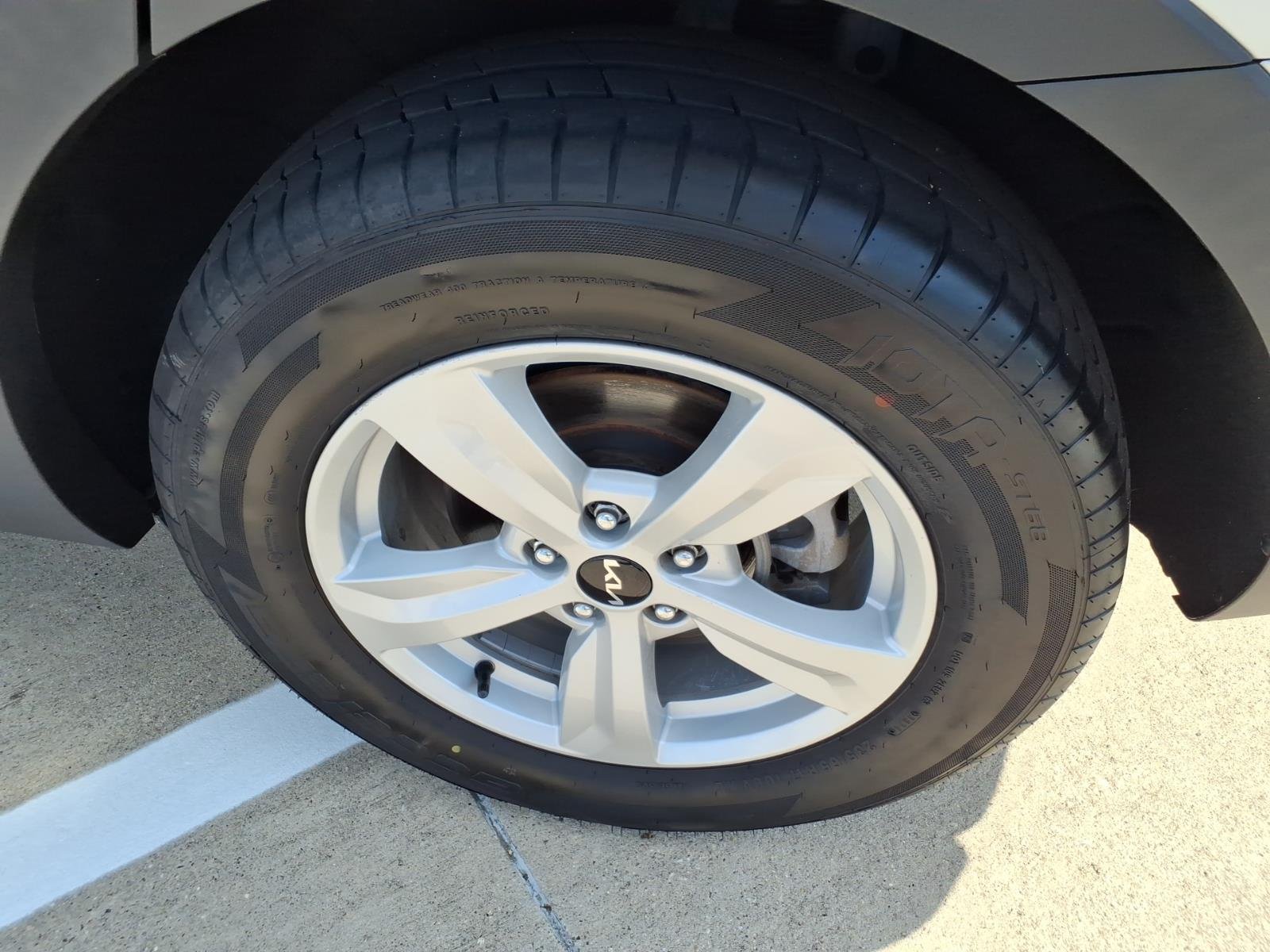 Used 2022 SILVER Kia LX image 19