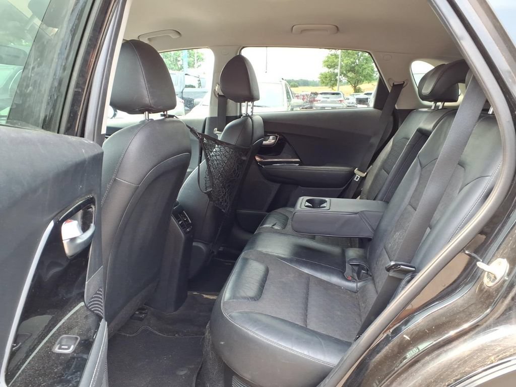 Used 2017 Black Kia EX image 9