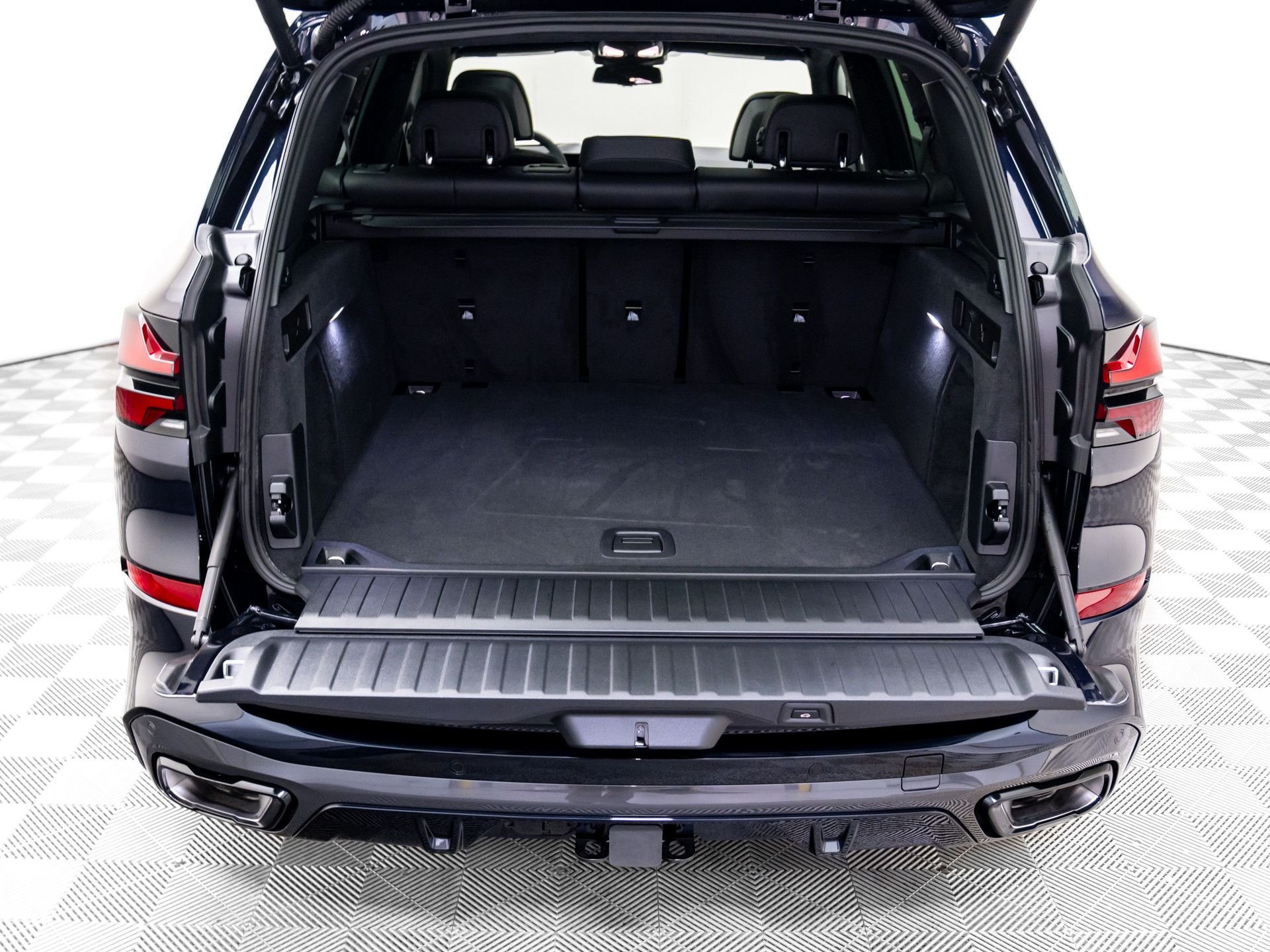 New 2026 Carbon Black Metallic BMW xDrive40i image 30