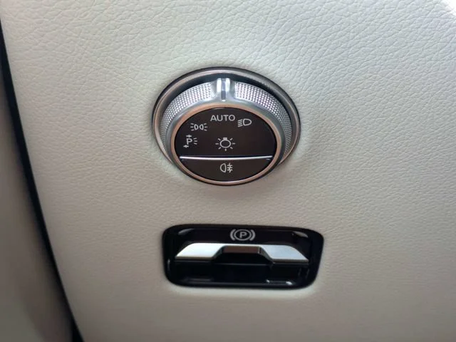 Used 2023 Polar White Mercedes-Benz GLC 300 image 12