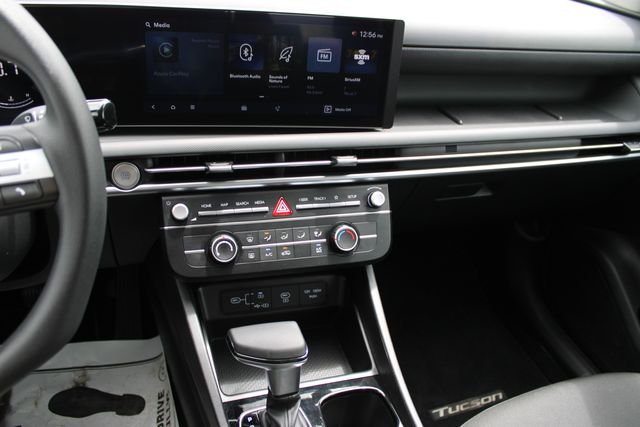 Used 2025 White Pearl Hyundai SE image 11