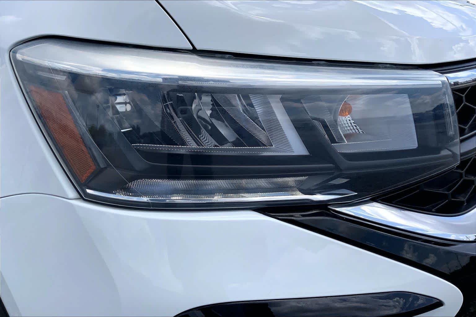 Used 2022 Pure White Volkswagen SE image 27