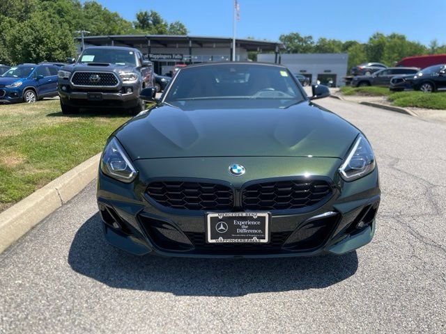 Used 2025 Green BMW sDrive M40i image 8