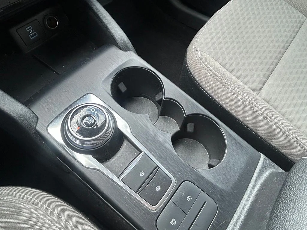 Used 2022 Black Metallic Ford SE image 18