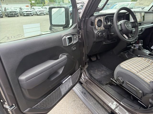 New 2026 Granite Crystal Metallic Clear-Coat Exterior Paint Jeep 85th Anniversary Edition image 13