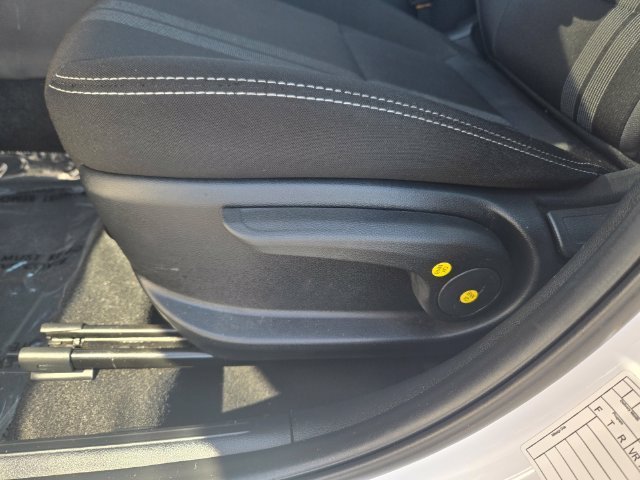 Used 2025 White Hyundai SEL image 12