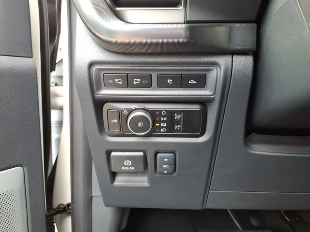 Used 2024 White Ford Platinum image 26