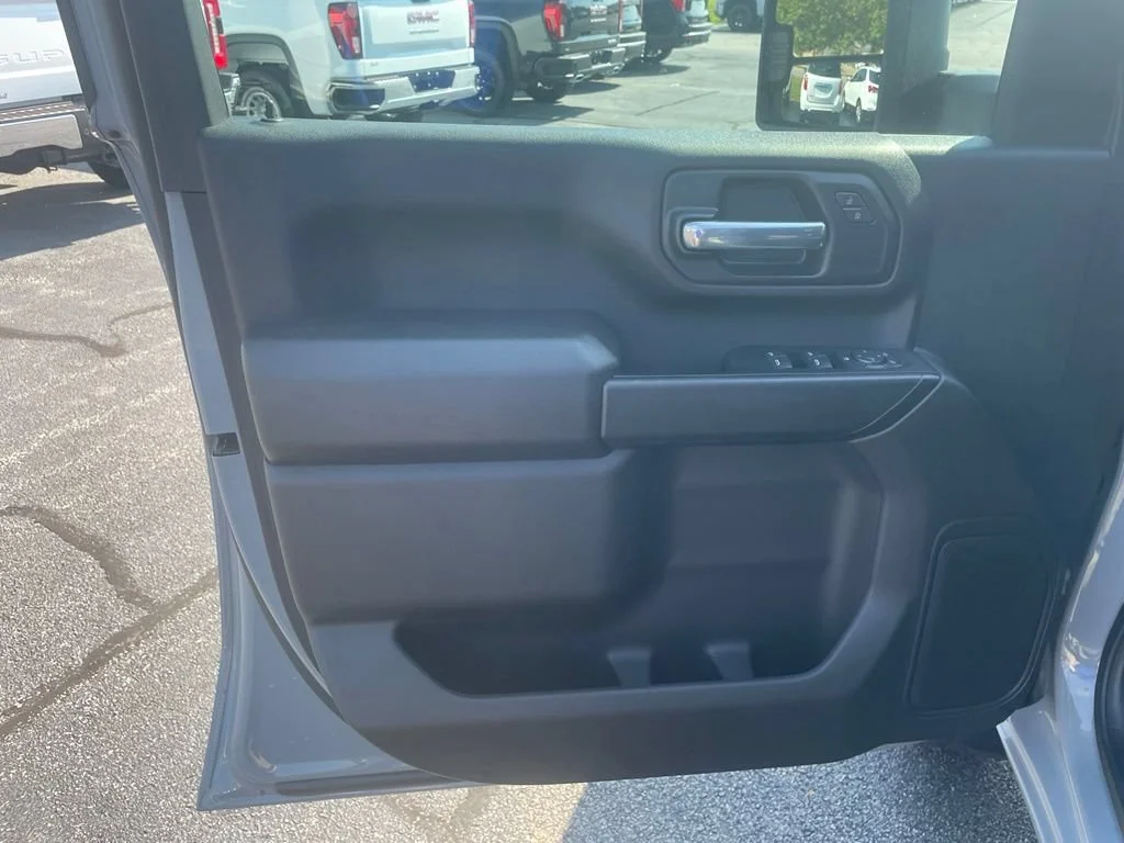 Used 2025 Slate Gray Metallic Chevrolet Custom image 10
