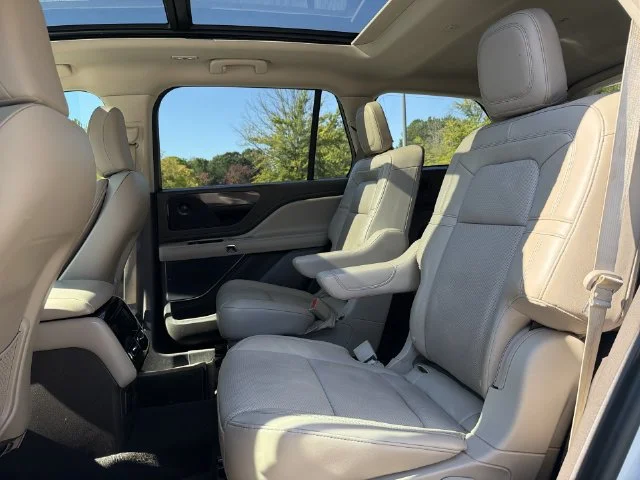 Used 2022 White Lincoln Reserve image 23