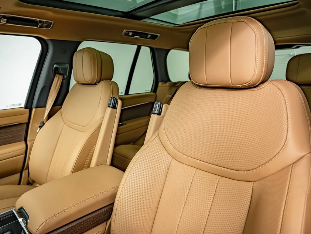 New 2026 Santorini Black Land Rover SE image 32