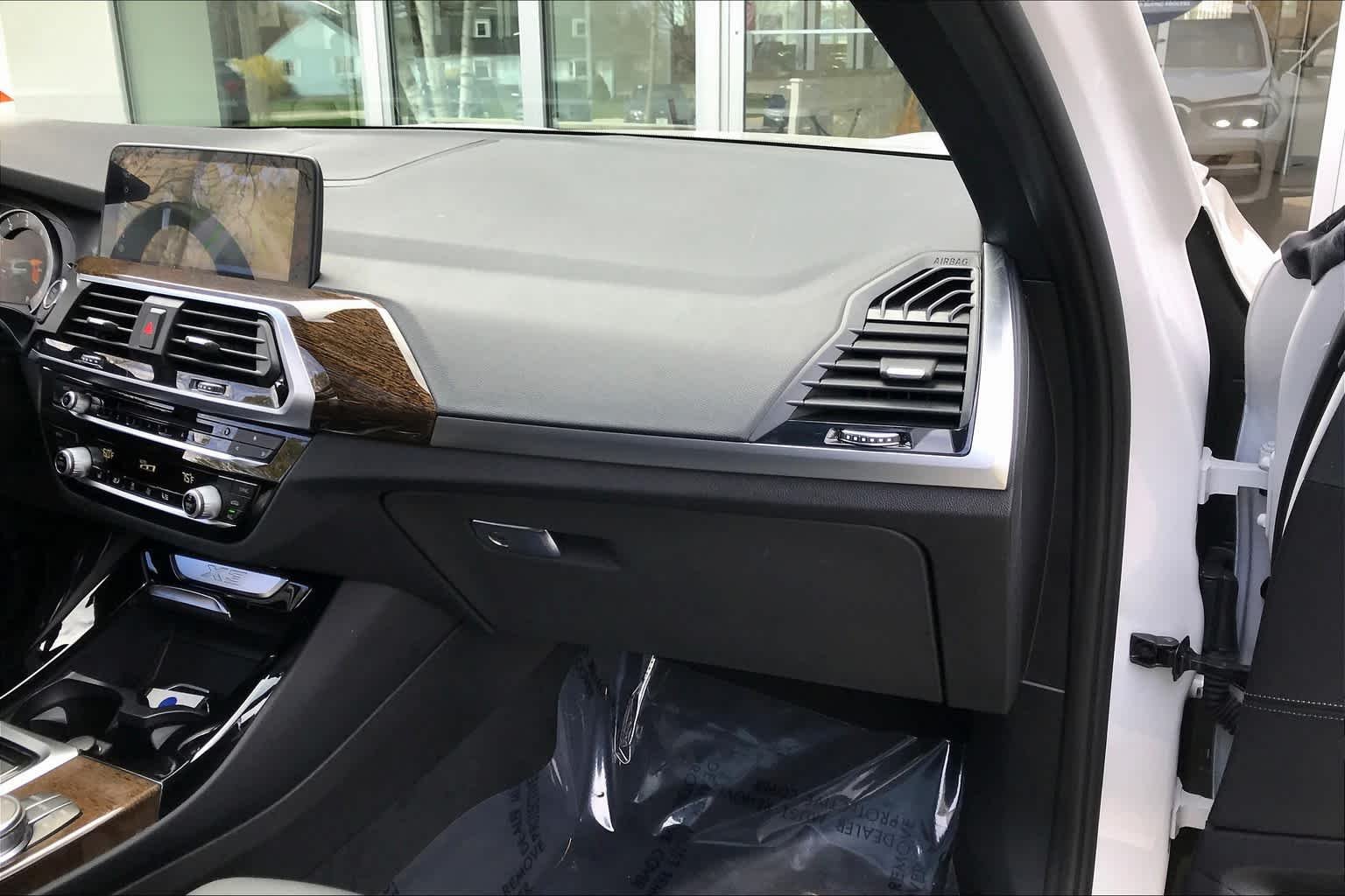 Used 2018 Mineral White Metallic BMW xDrive30i image 18