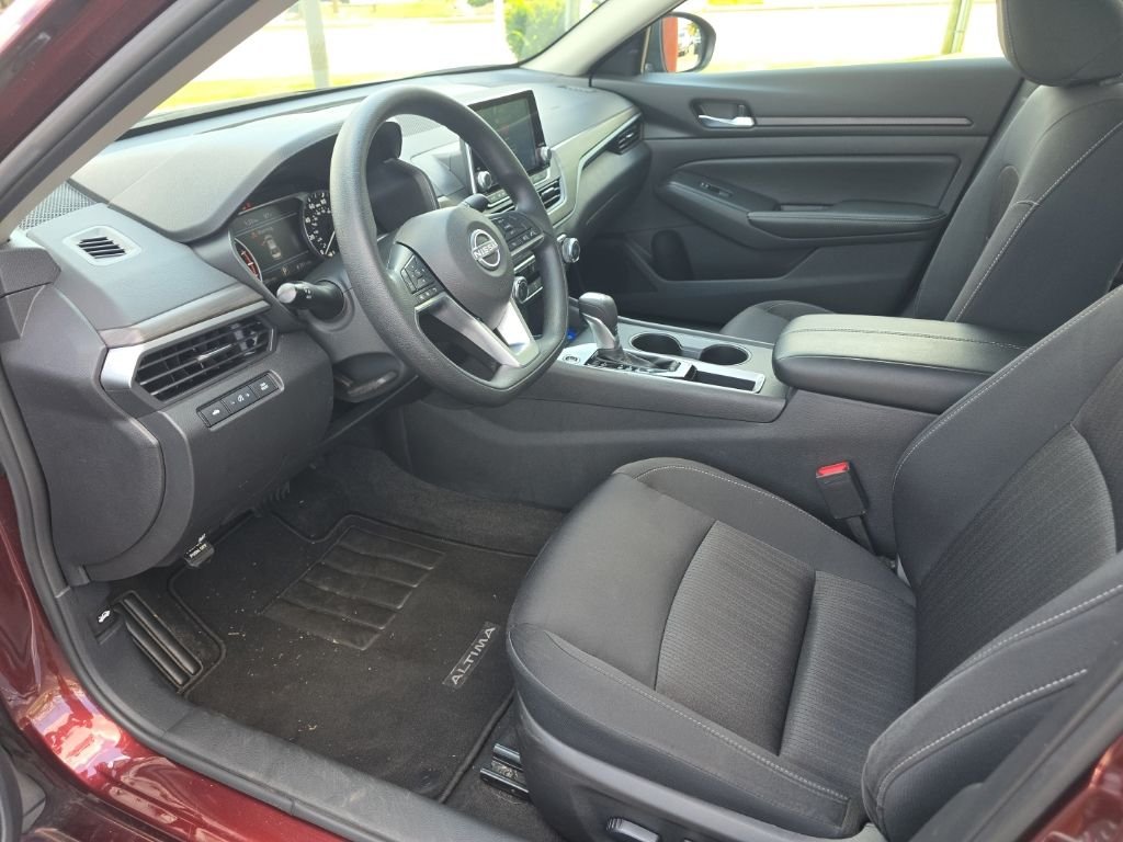 Used 2025  Nissan 2.5 SV image 8