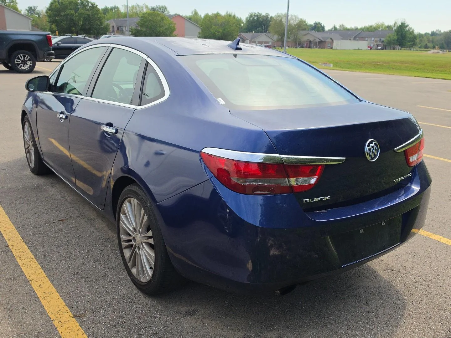 Used 2013 Luxo Blue Metallic Buick SEDAN image 4