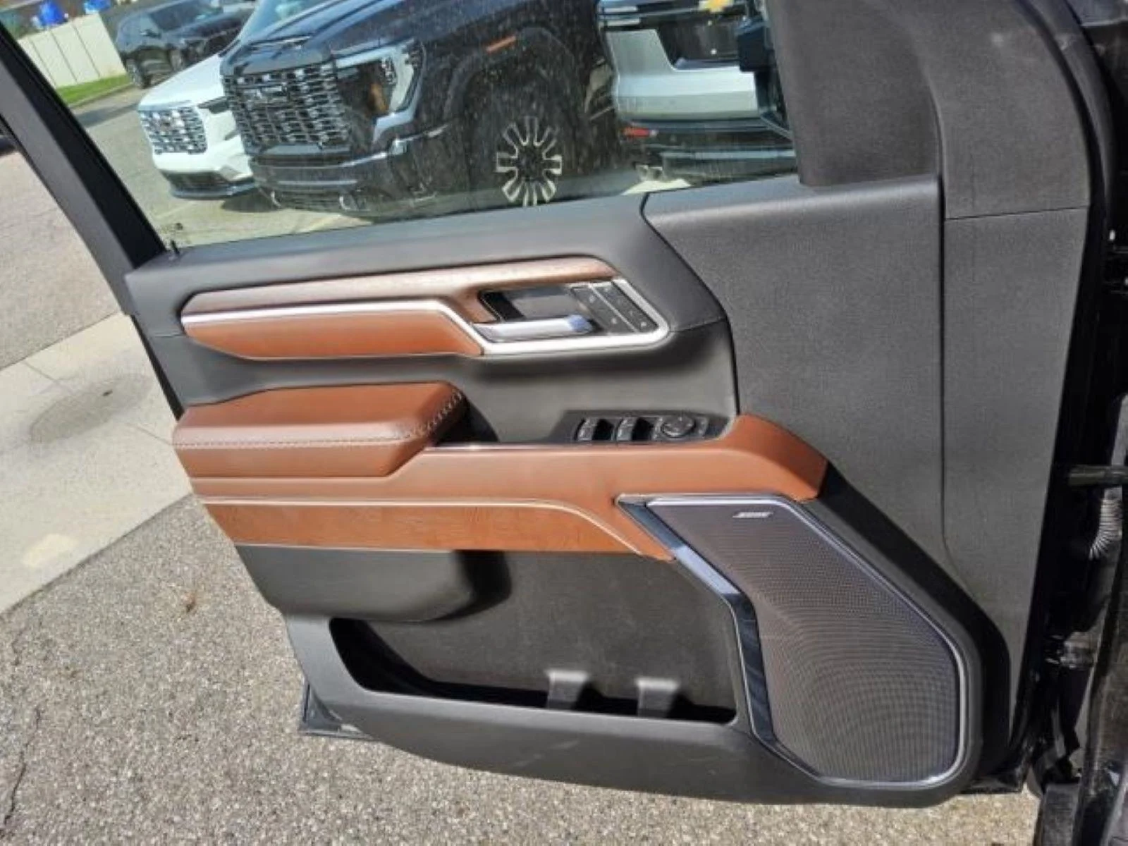 Used 2026 Onyx Black GMC Denali Ultimate image 12