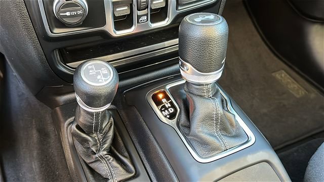 Used 2024  Jeep Sport S image 21