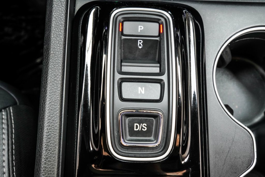 Used 2025 White Honda Touring image 28