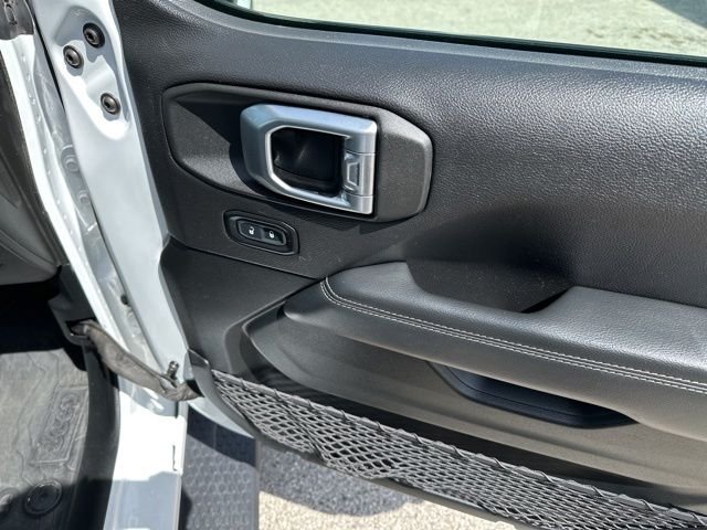 Used 2020 White Jeep Unlimited Sahara image 13