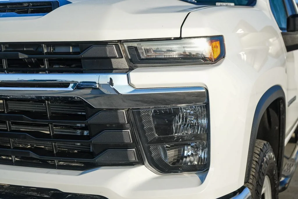 Used 2025 White Chevrolet LT image 5