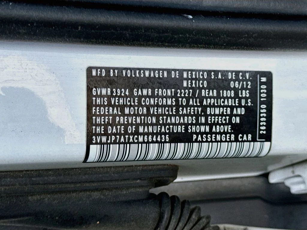 Used 2012 White Volkswagen 2.5L image 36