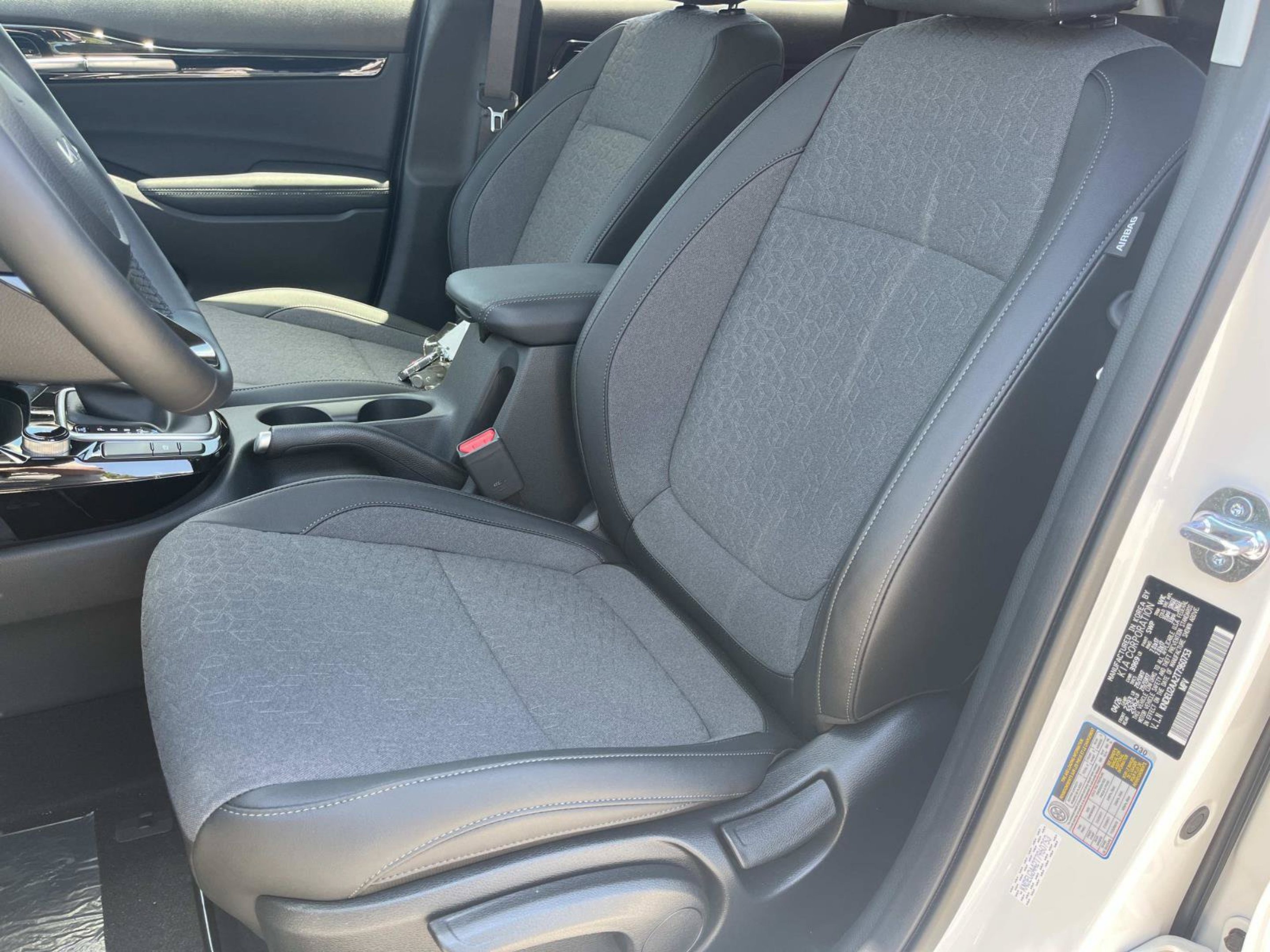 New 2026 Snow White Pearl Kia S image 21