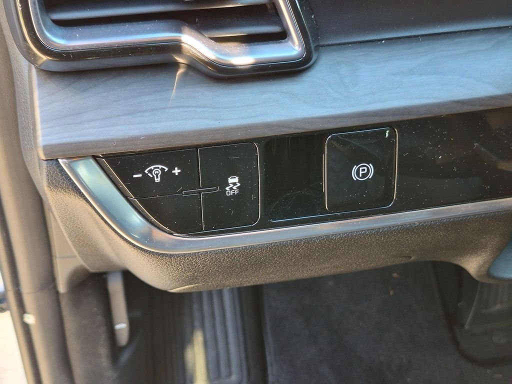Used 2023 White Kia X-Line image 14