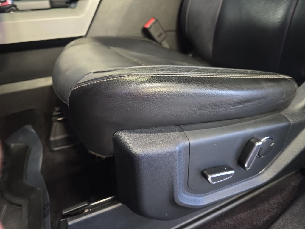 Used 2015 Red Ford Lariat image 31