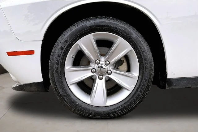Used 2023 White Dodge SXT image 33