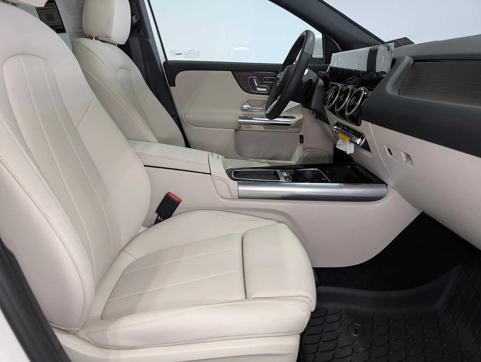 Used 2026 Polar White Mercedes-Benz GLA 250 image 37