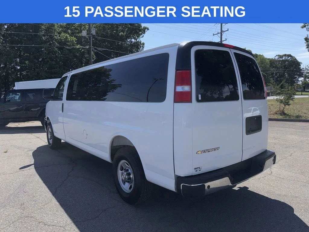 Used 2025 Summit White Chevrolet 1LT image 3