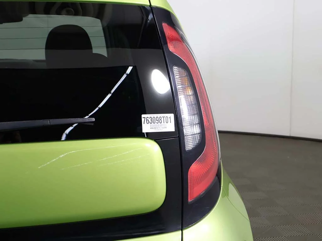 Used 2015 Green Kia Base image 13
