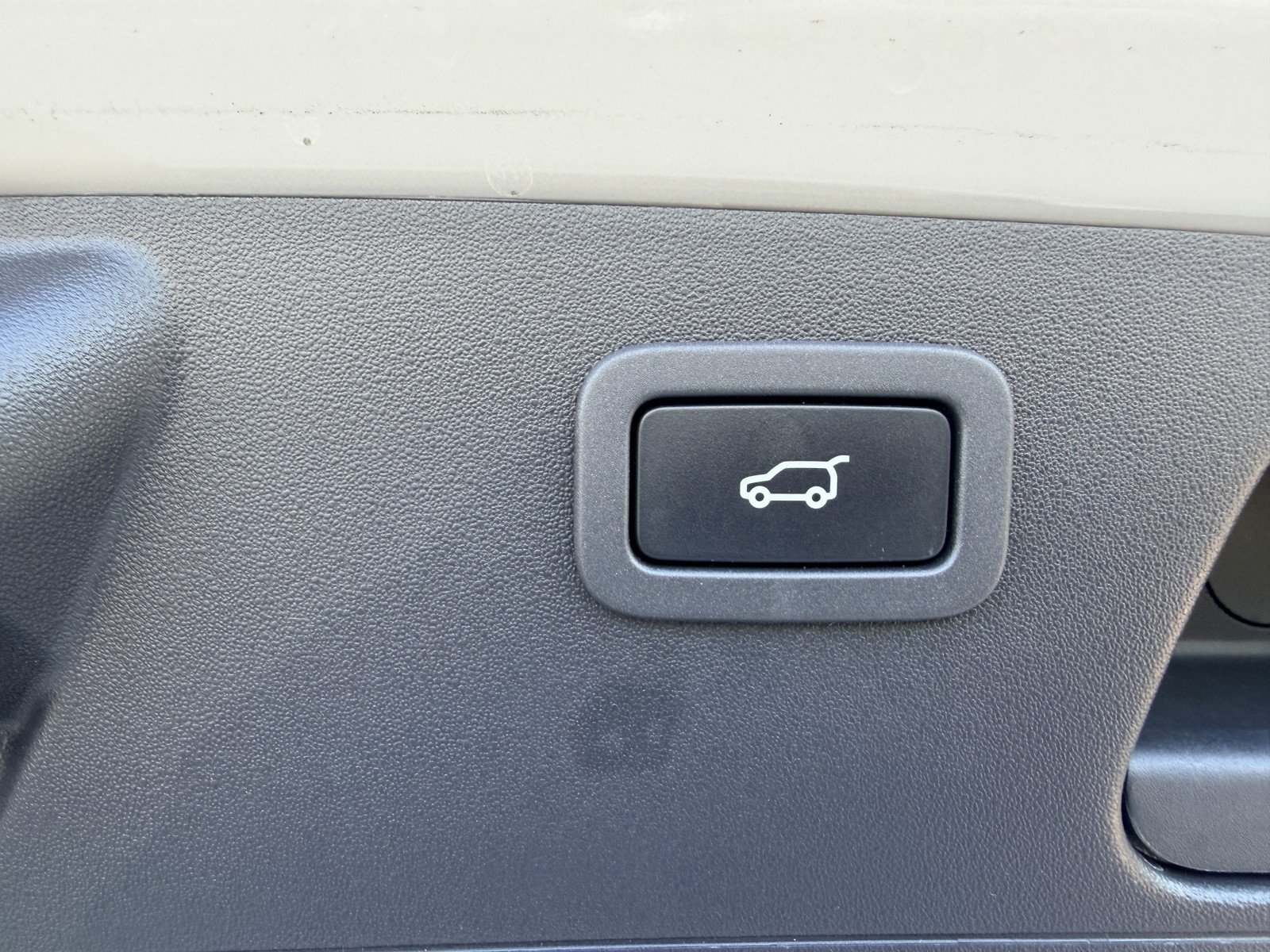 Used 2021 Gray Jaguar P250 SE image 25