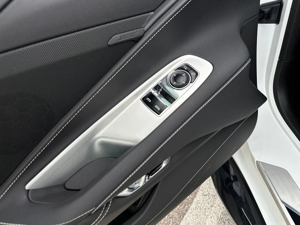 Used 2025 White Chevrolet Z06 image 16