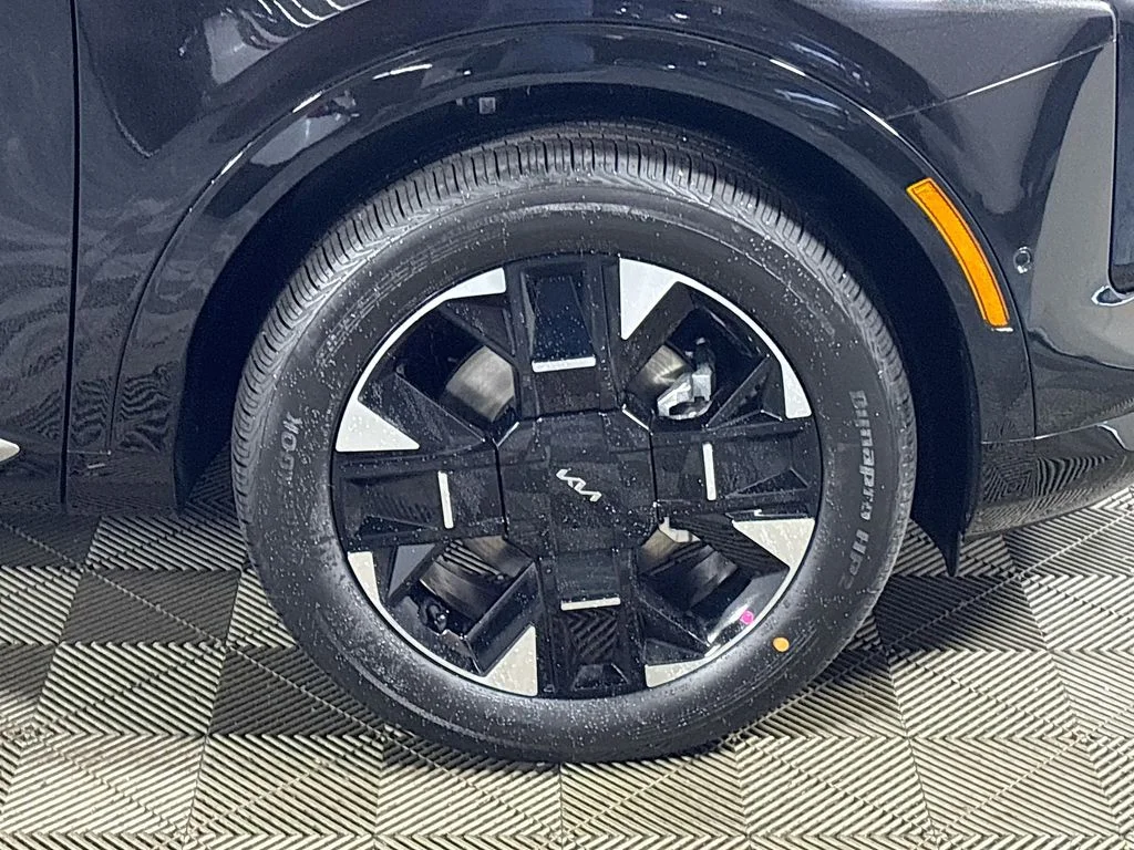 New 2026 Fusion Black Kia SX Prestige image 24