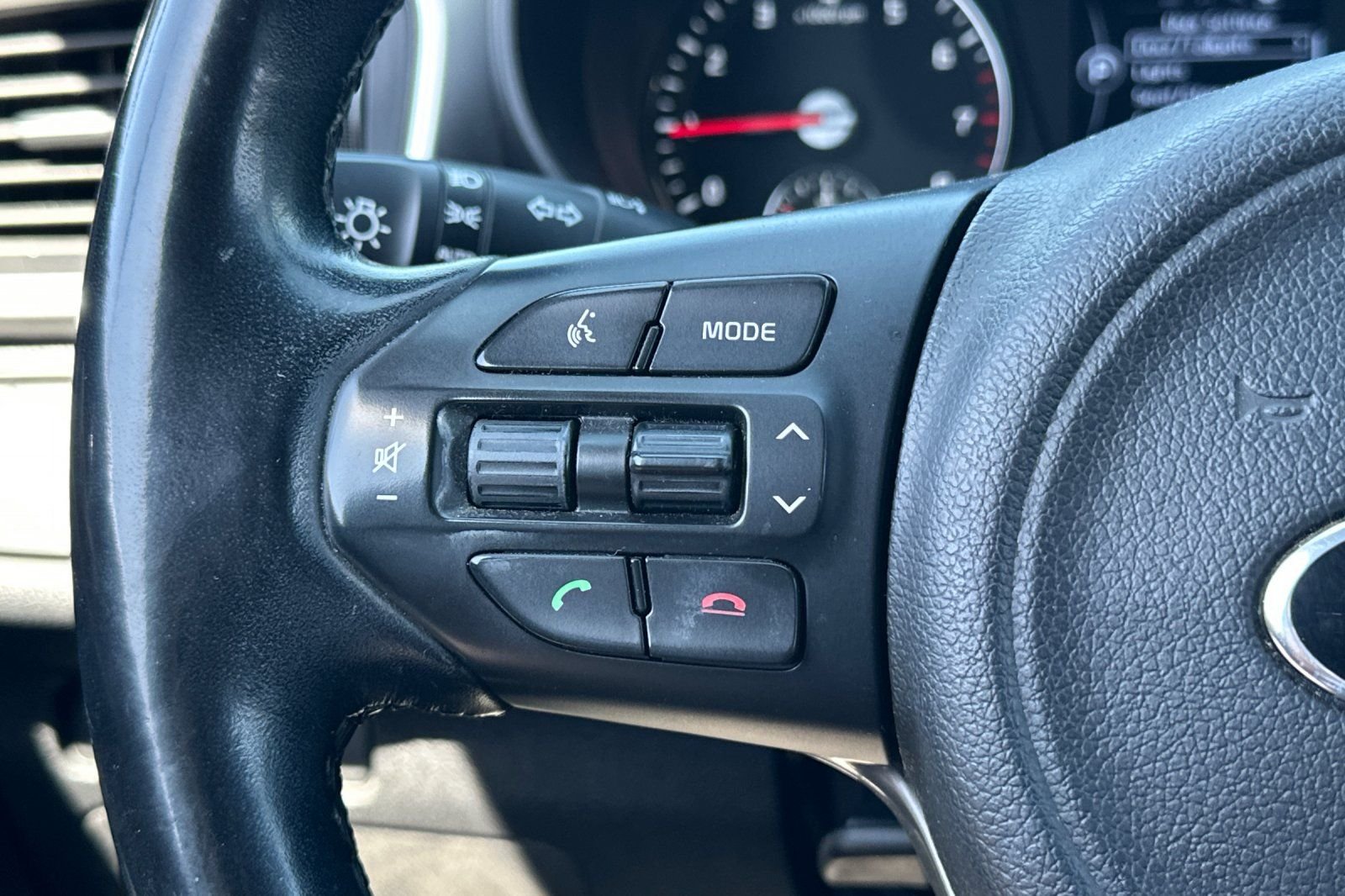 Used 2017 Silver Kia LX image 26