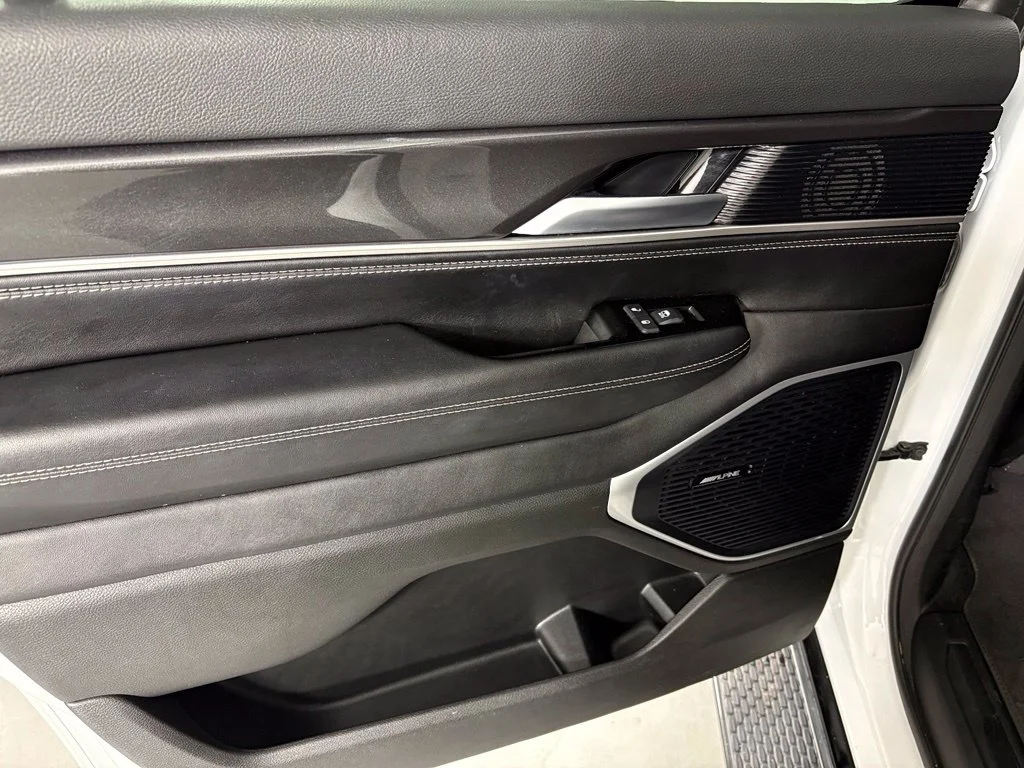 Used 2023 White Jeep Base image 34