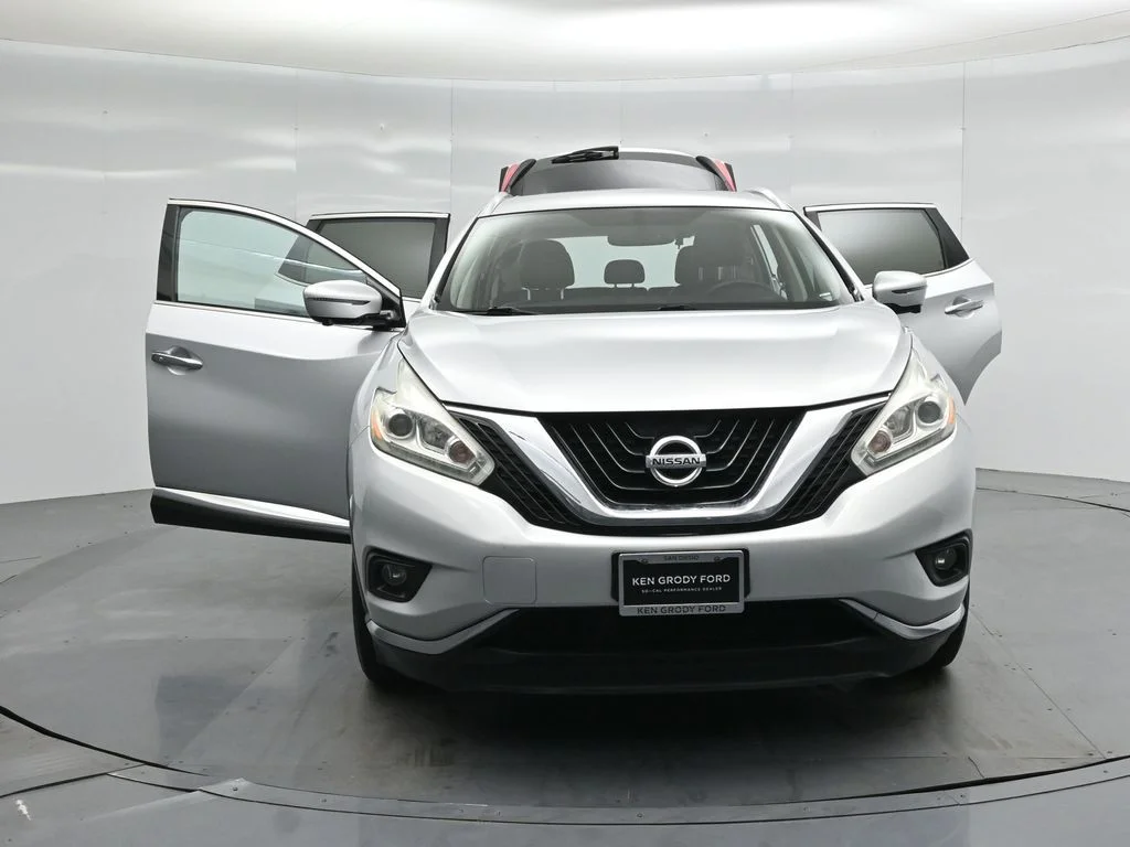 Used 2016 Silver Nissan SL image 27