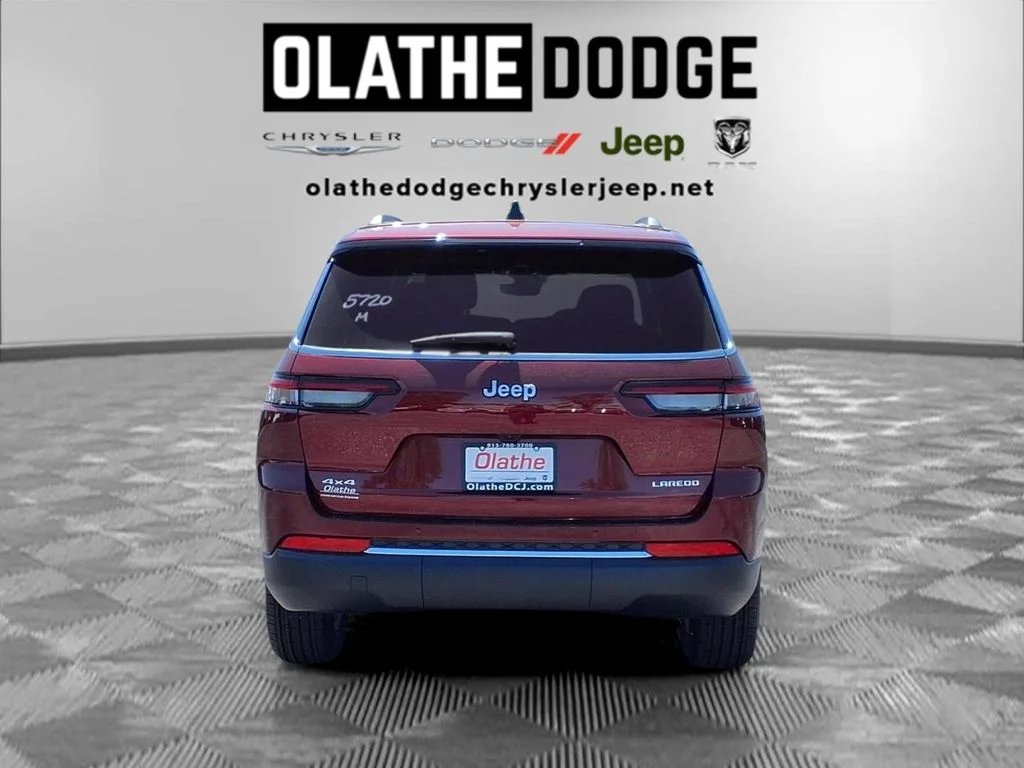 New 2026 Velvet Red Pearl-Coat Exterior Paint Jeep Laredo image 28
