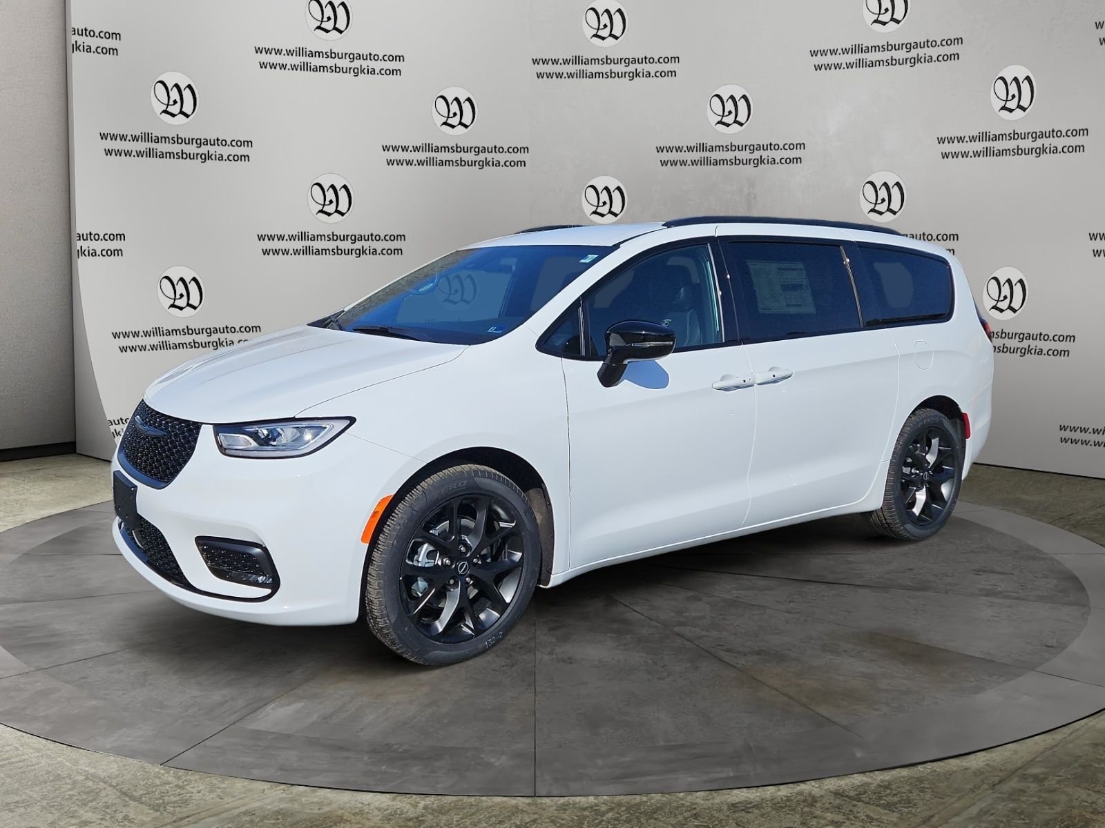 2026 Chrysler Pacifica Select's photo