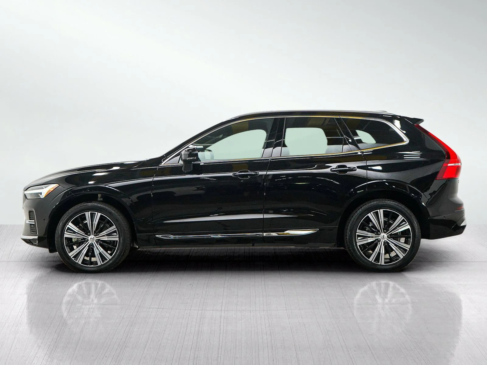 Used 2023 Volvo XC60 Ultimate with VIN YV4062RF2P1295329 for sale in Wayzata, Minnesota