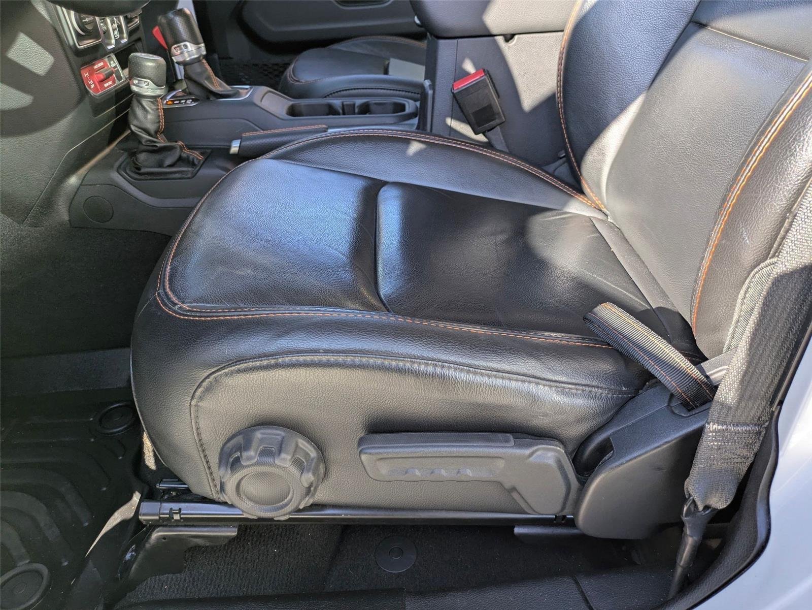 Used 2021 Bright White Clearcoat Jeep Mojave image 13