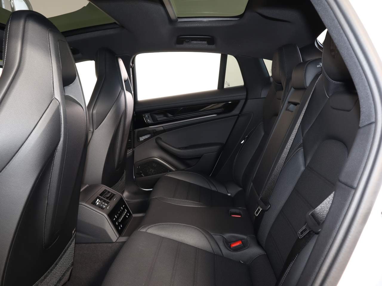 Used 2025 White Porsche 4 image 18