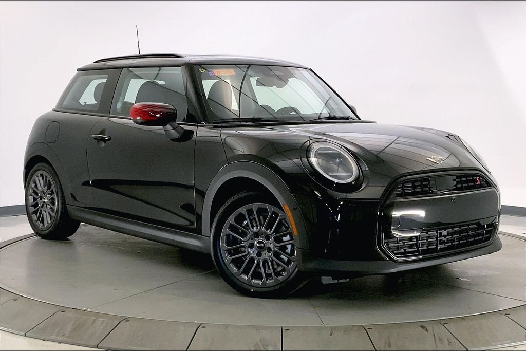 2025 MINI Hardtop Cooper S Signature's photo