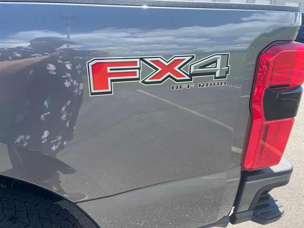 2025 Ford F-350 Super Duty Platinum - Photo 11