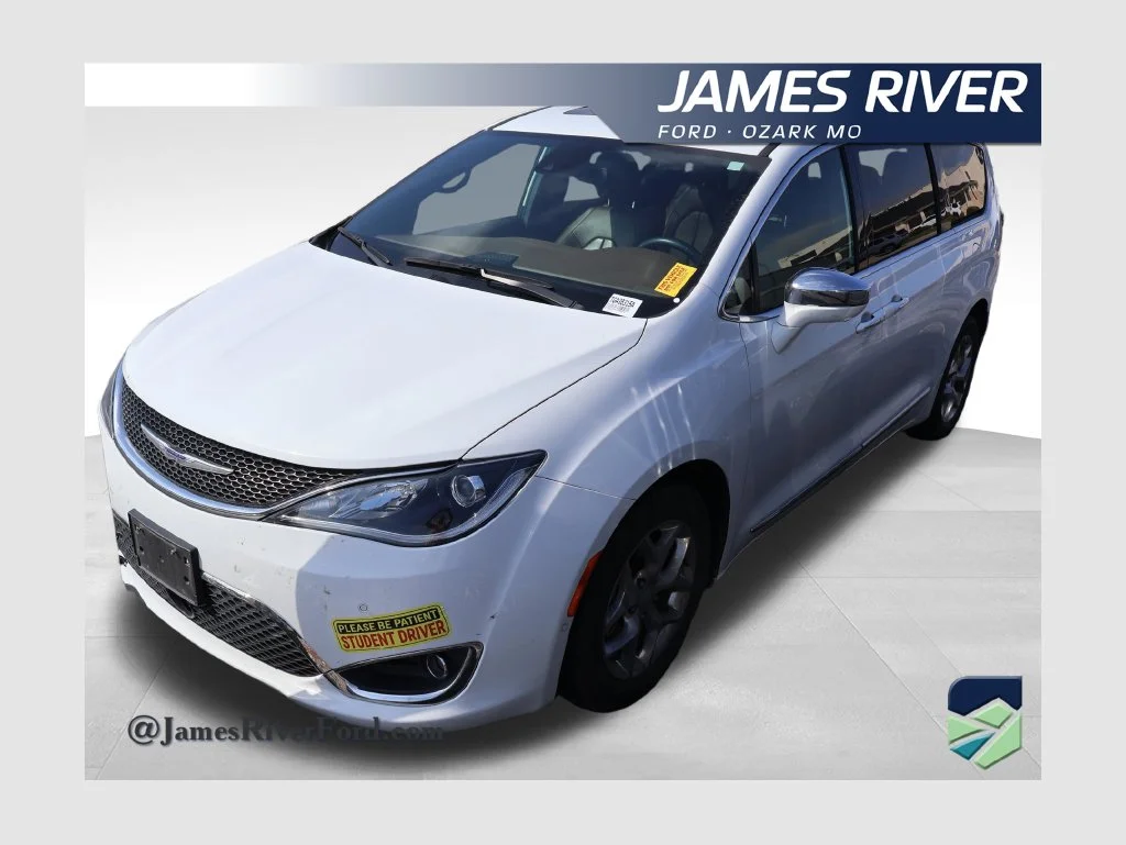 Used 2020 White Chrysler Limited image 1