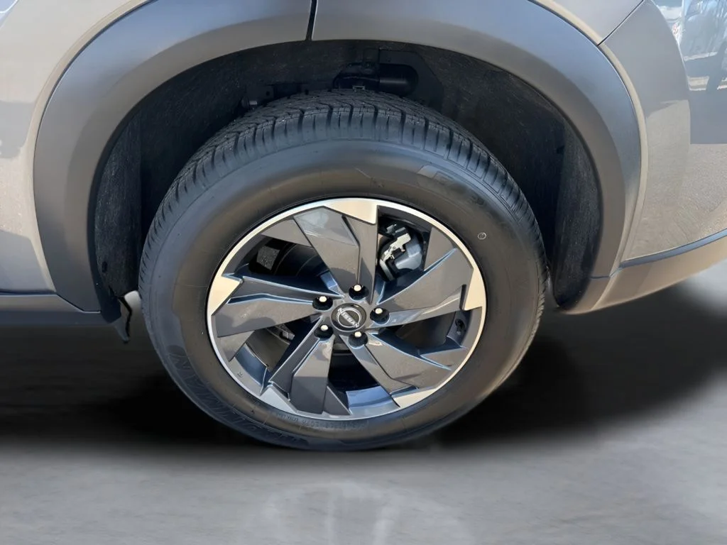 Used 2025 Gray Nissan SV image 32