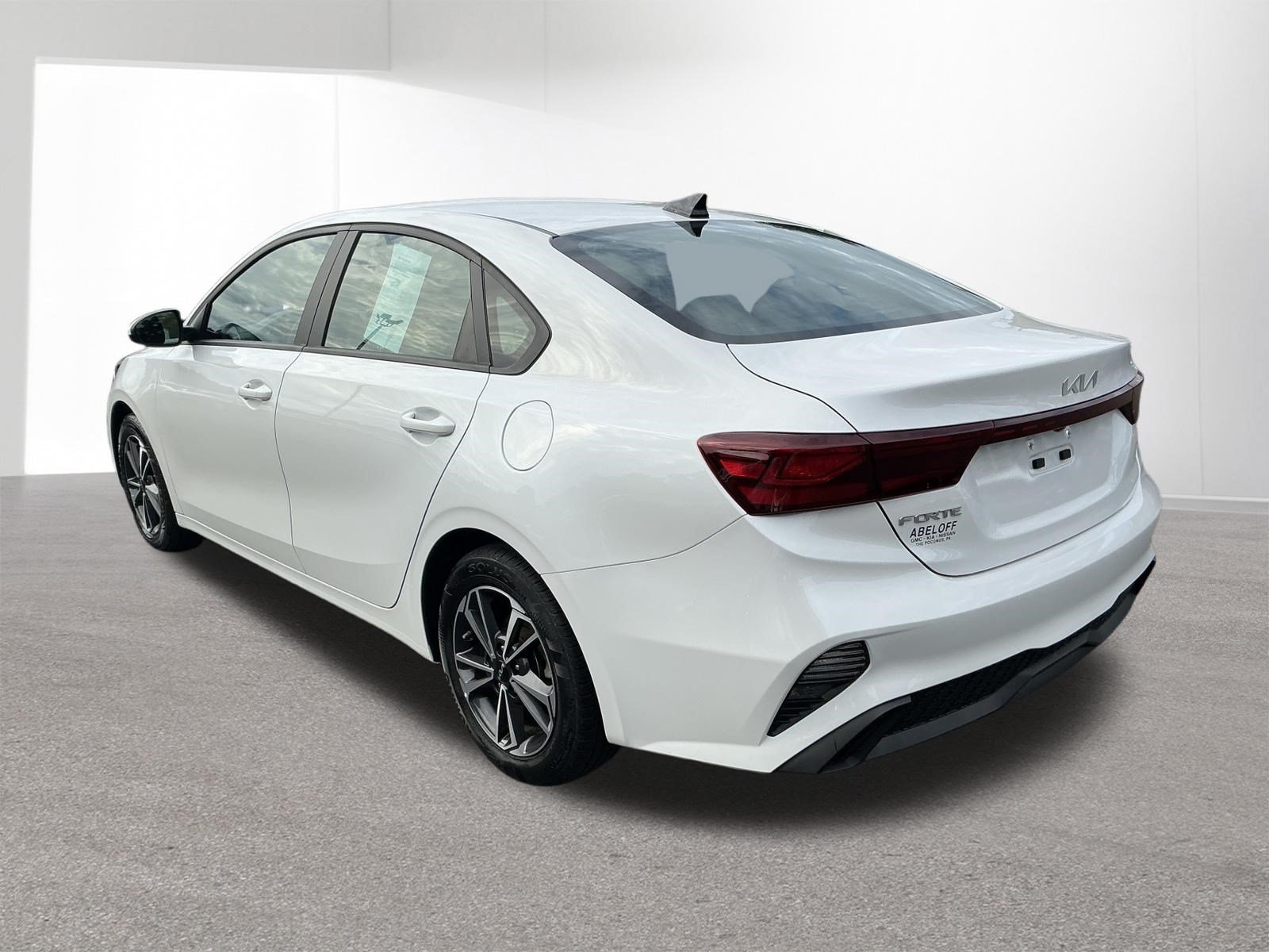 Used 2024  Kia LXS image 8