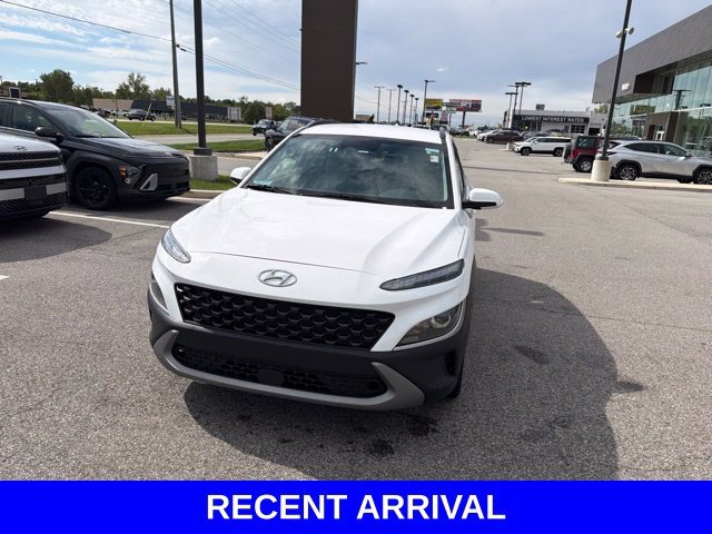 Used 2023 White Hyundai SEL image 6