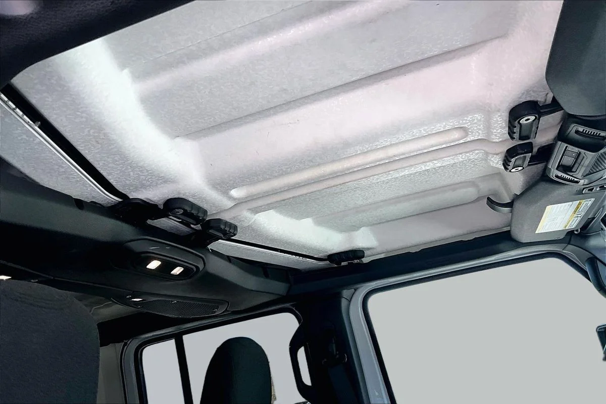 Used 2024  Jeep Sahara 4xe image 27
